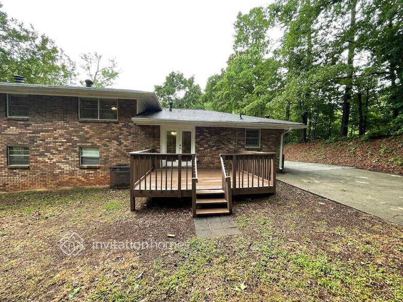 Building Photo - 1398 Yates Ave