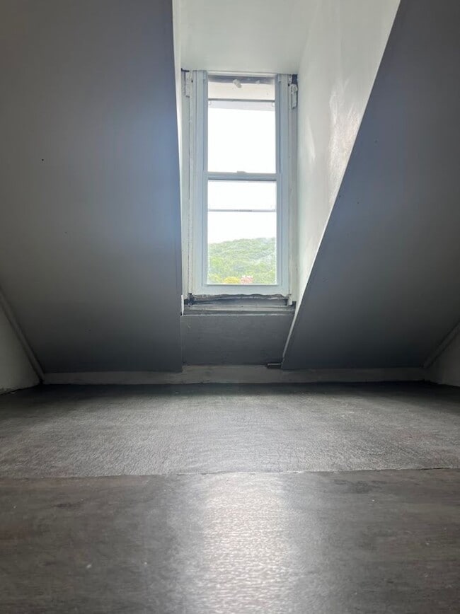 Building Photo - Newly updated 3 bedroom home