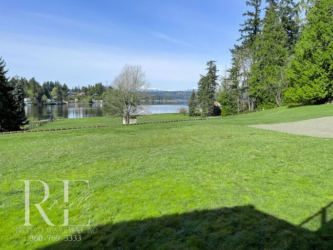 Building Photo - Waterfront Views & Peaceful Living – 2BR w...