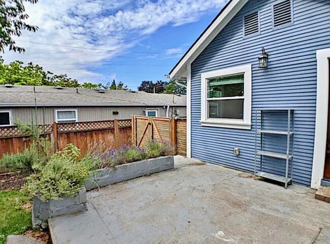 Building Photo - 3628 SE 49th Ave