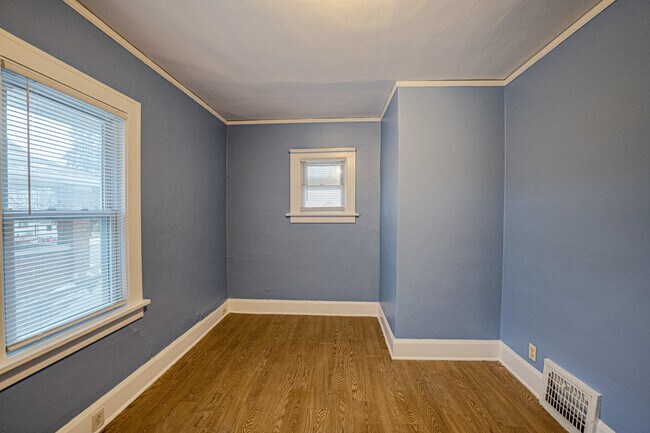 Building Photo - 2403 Elm St