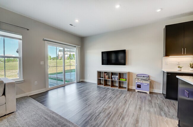 Building Photo - 7905 Pinnacle Point Dr