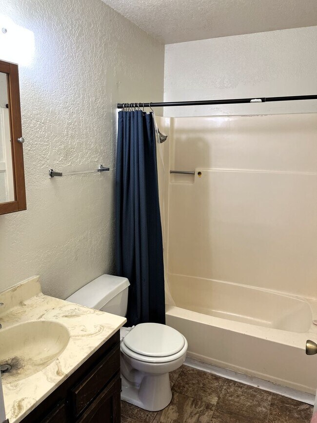 Building Photo - 608-610 W Henderson [PRM: Brittany] (2)