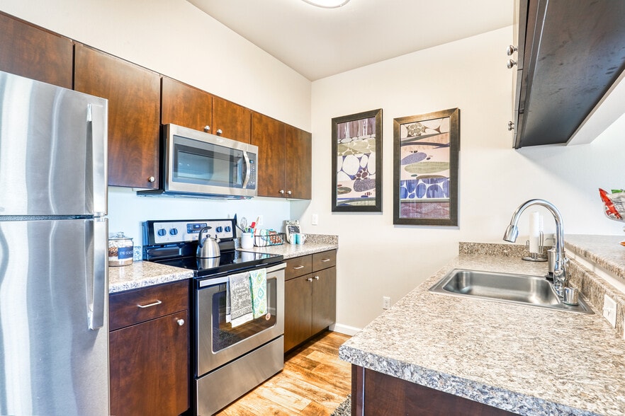 Building Photo - Trax at DuPont Station