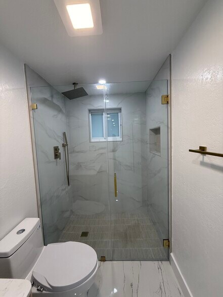 Building Photo - 316 N 61st Ave