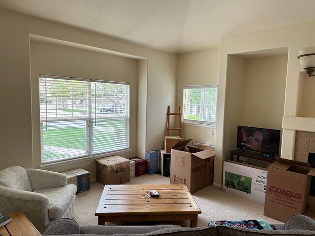 Building Photo - 2BD 2Bath with Office