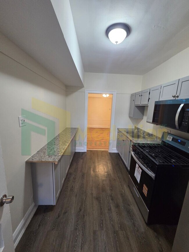 Building Photo - Beautifully Updated 2-Bedroom Apartment – Ground Floor!