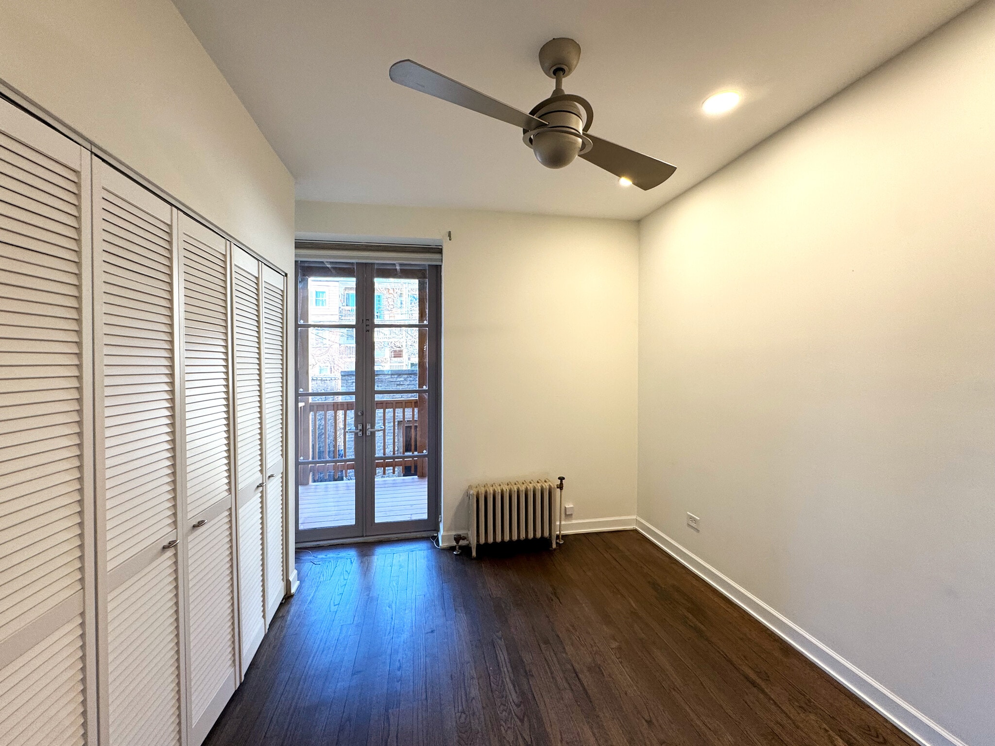 Building Photo - 1406 W Thorndale Ave