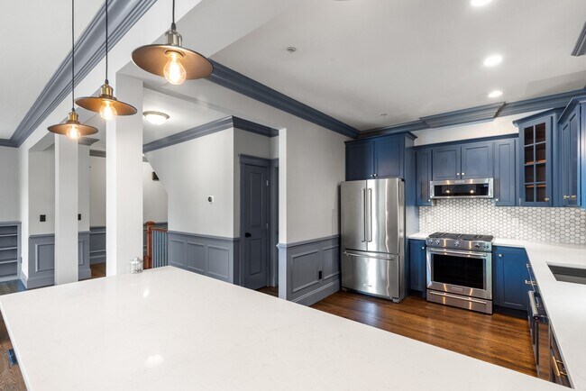 Building Photo - 248 Presidents Ln