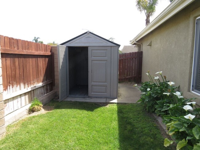 Building Photo - Beautiful River Oaks Single Story Corner Home Near Taylor Elementary School
