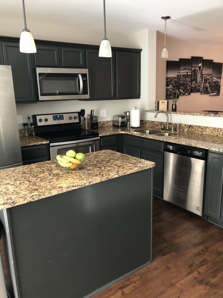Building Photo - 185 Cobblestone Place Dr