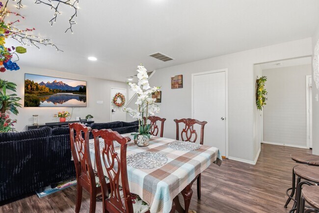 Building Photo - 9519 Maple Green Ln