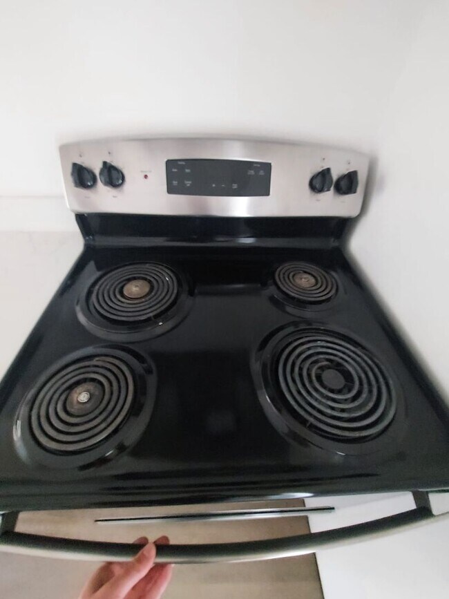 Building Photo - Charming Tacoma Home on a Peaceful Corner Lot!