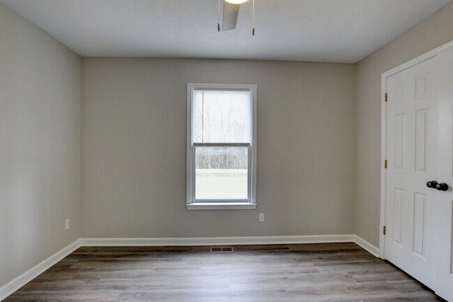 Building Photo - 2481 Clarksville Rd