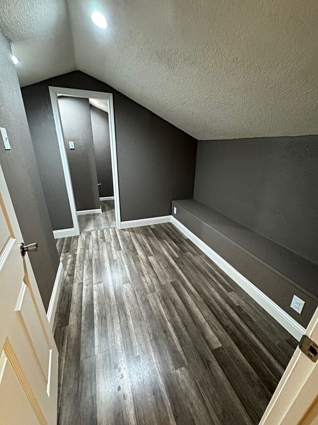 Building Photo - 2312 Lisa Ln