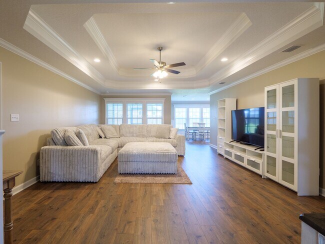Building Photo - 3960 Landings Cir