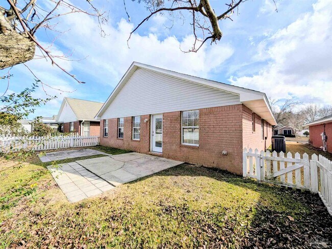 Building Photo - 28 Easton St