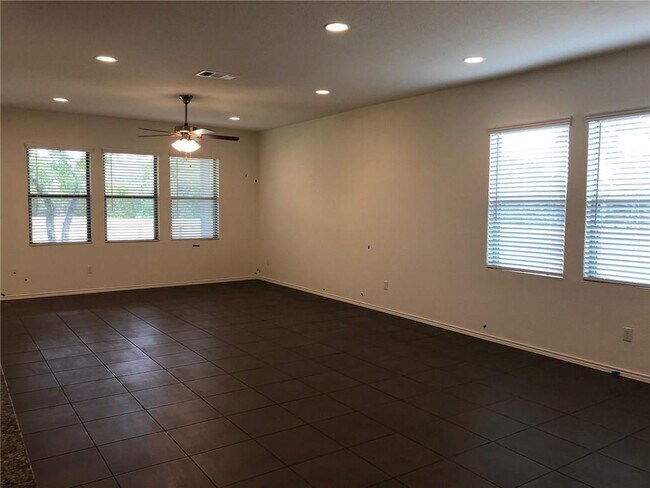 Building Photo - 533 Sweetwood Ln