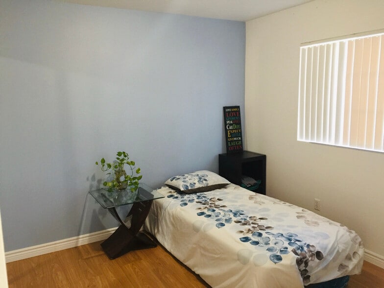 Building Photo - 2193 N Nestor Ave