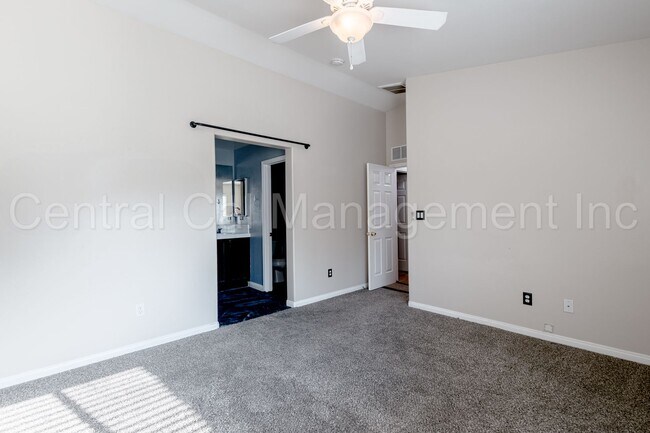Building Photo - 3 Bedroom/2 Bath Home with Solar in the De...