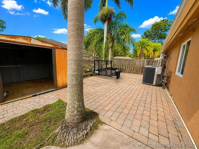 Building Photo - 5040 SW 117th Way