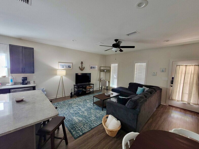 Building Photo - 410 N C St