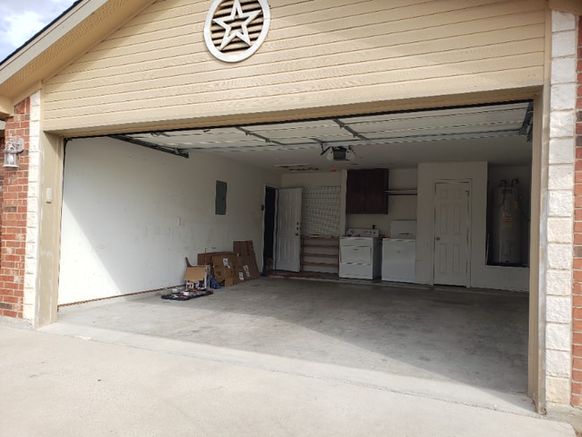 Building Photo - 1121 Dixon Cir