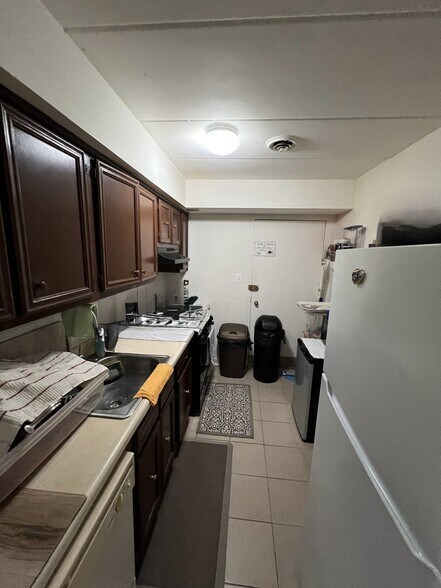 Building Photo - 3306 Hewitt Ave