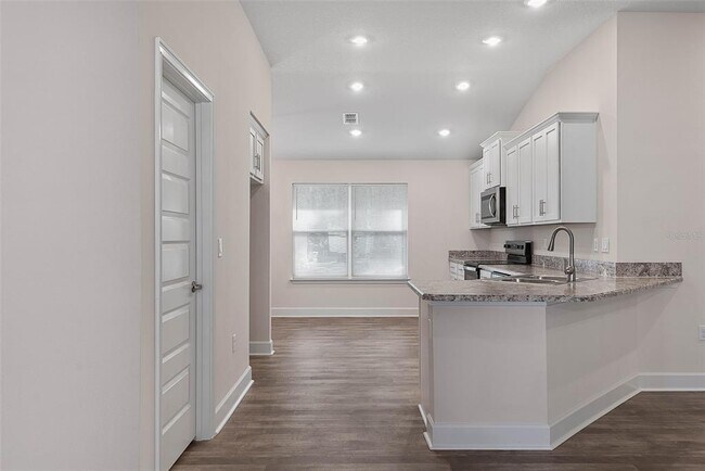 Building Photo - 14 Reston Pl