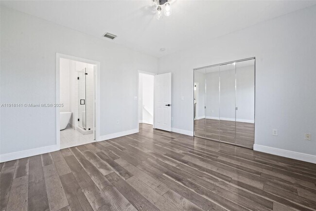 Building Photo - 874 NW 170th Terrace