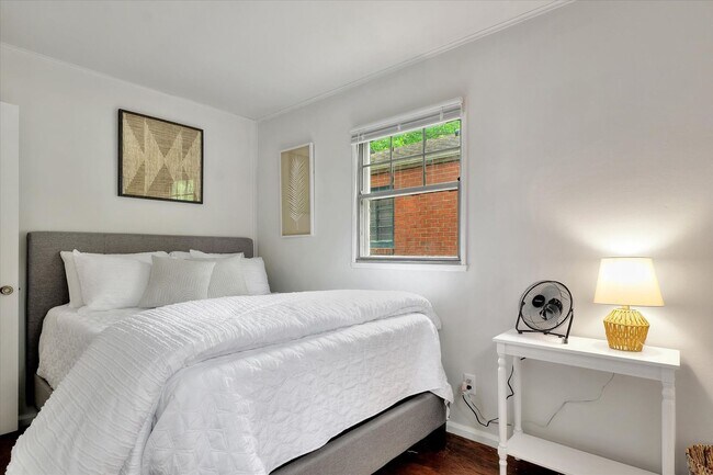Building Photo - 303 Hessel Blvd