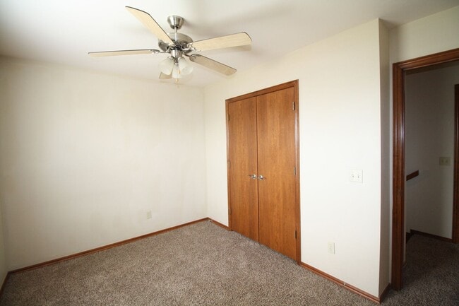 Building Photo - Great location in Yukon! 3 Bed Duplex