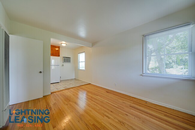 Building Photo - 6227 1/2 Craner Ave-6D