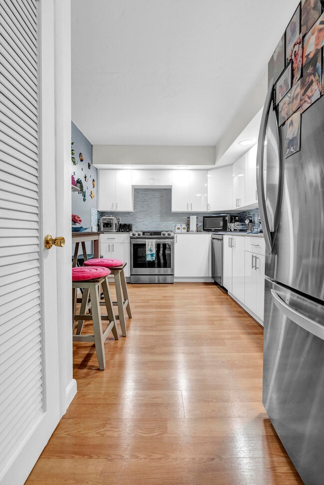 Building Photo - 1904 S Ocean Dr