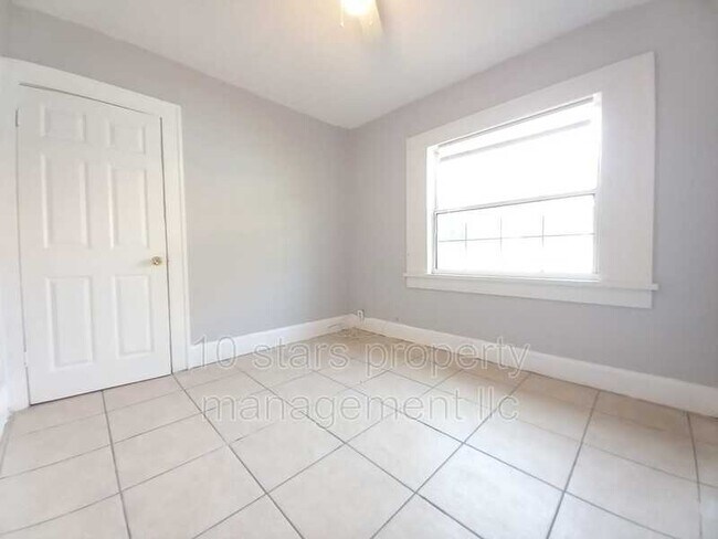 Building Photo - 3450 13th Ave S