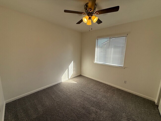 Building Photo - 4 bed 2.5 bath 2 story home available now!