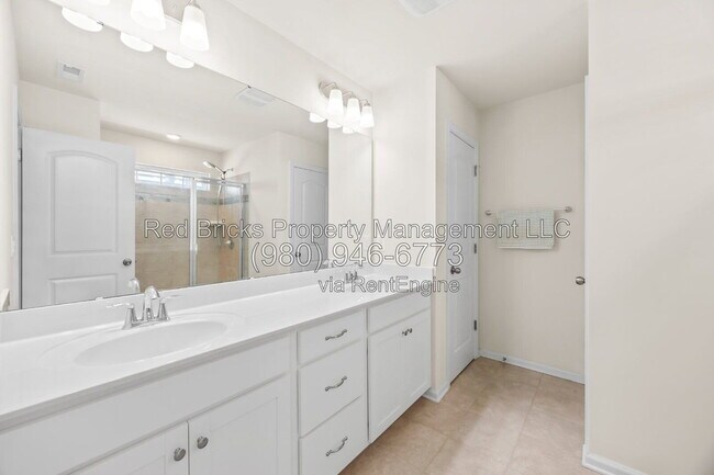 Building Photo - 923 Wood Apple Ln