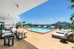 Building Photo - 9901 W Bay Harbor Dr