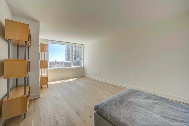 Building Photo - 440 N McClurg Ct