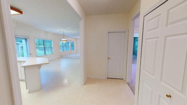 Building Photo - 6498 Ringsend Ct