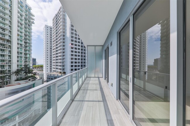 Building Photo - 1300 Brickell Bay Dr