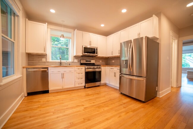 Building Photo - 2923 N Whipple St