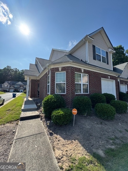 Building Photo - 2555 Flat Shoals Rd