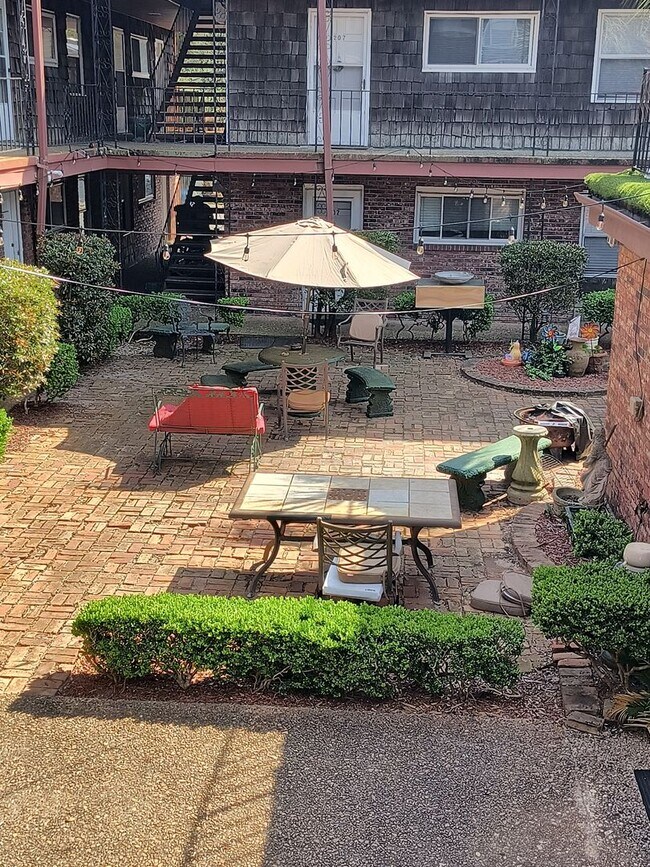 Building Photo - PRICED REDUCED Wonderful 2 Bedroom 1.5 Bathroom condo