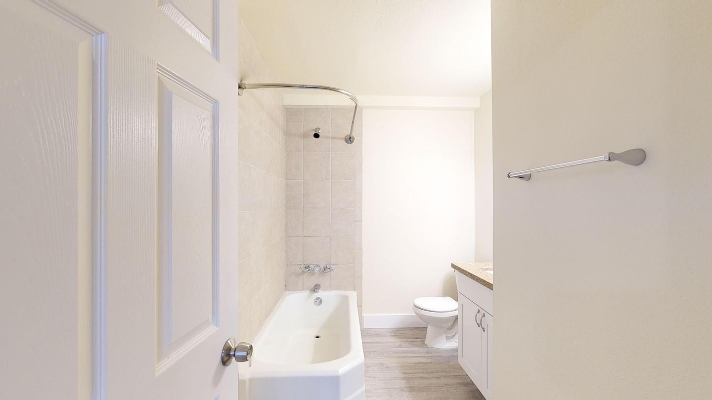 Building Photo - 1641 10th Ave E