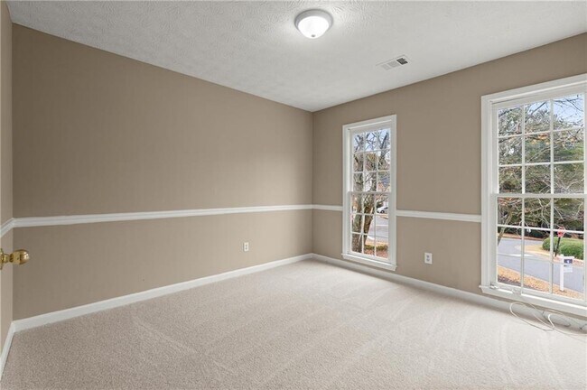 Building Photo - 16 Valleyside Dr