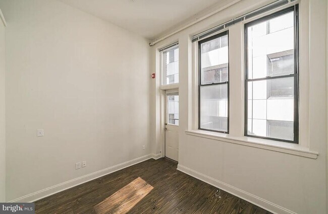 Building Photo - 1733-35 Chestnut St
