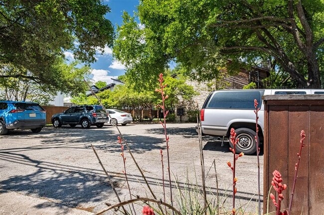 Building Photo - 5602 Woodrow Ave