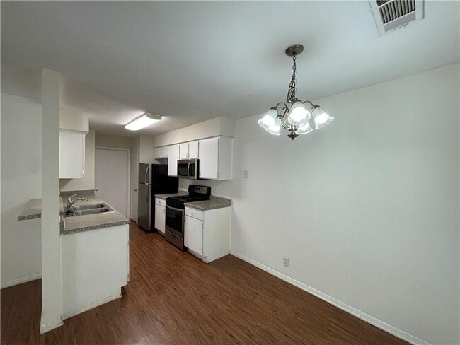 Building Photo - 407 Parkhill Cove