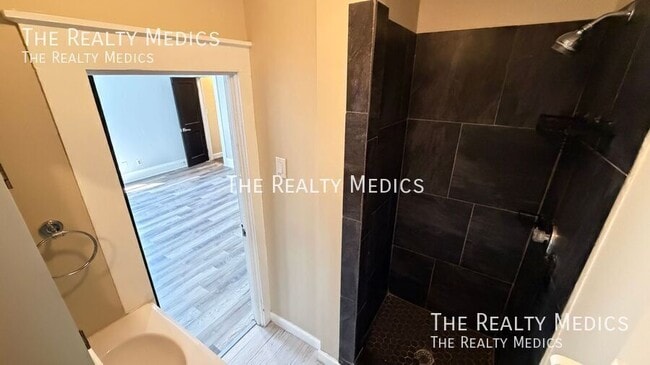 Building Photo - 35 Hill Ave